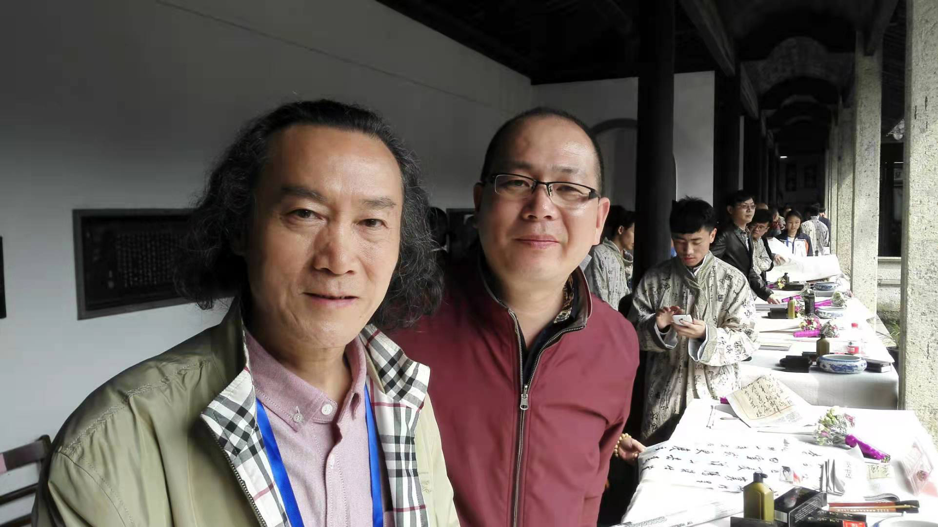 与南京艺术学院教授、博士生导师，中国书法家协会理事徐利明合影